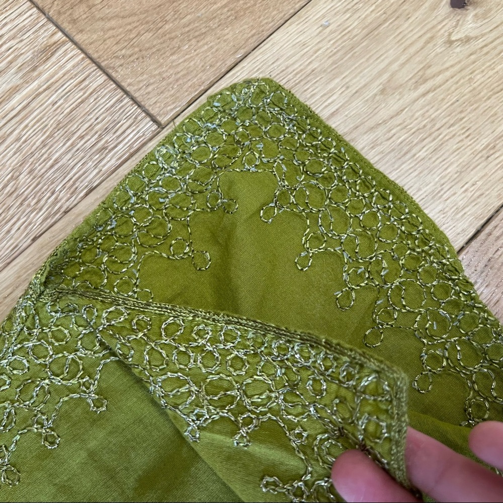 New York & company NYC green embroidered deep V neckline top blouse shirt - Picture 6 of 7
